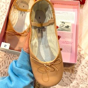 BRAND NEW BALLET FLATS